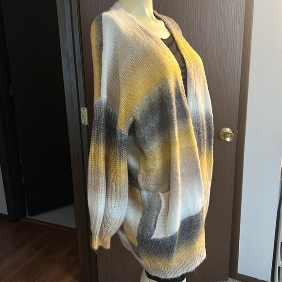Ombré Drop Shoulder Cardigan!!🍍🍍🍍 - Picture 3 of 7